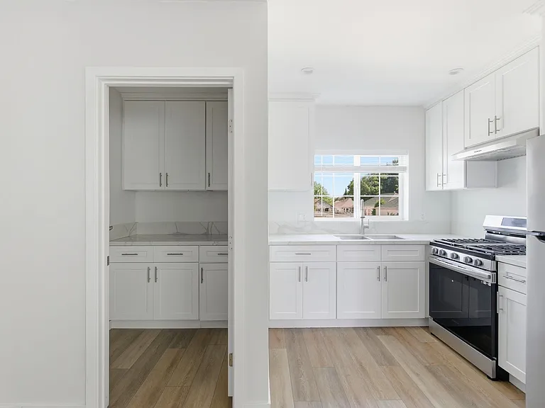 4177 Naomi Ave — Photo 4