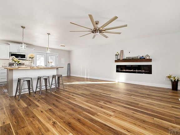 3rd image of 515 Starlite Dr
