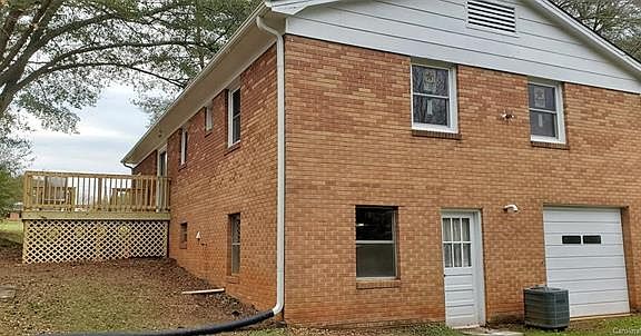 4th image of 2313 Berwick Dr