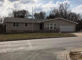 208 W South St, Nixa, MO 65714