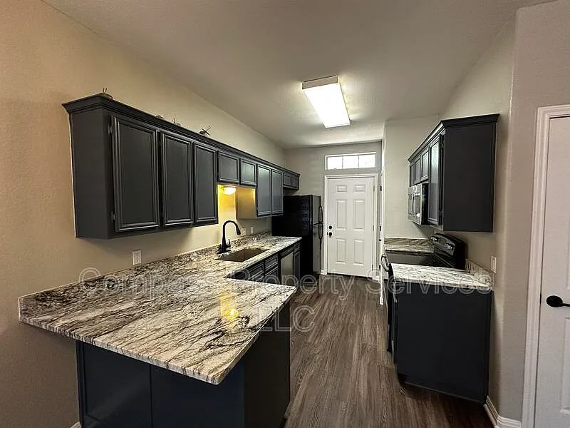 4 bed, 4.0 bath, 1720 sqft, $1,950 — Photo 4
