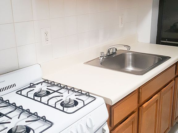5th image of 4717 39th St APT 1B