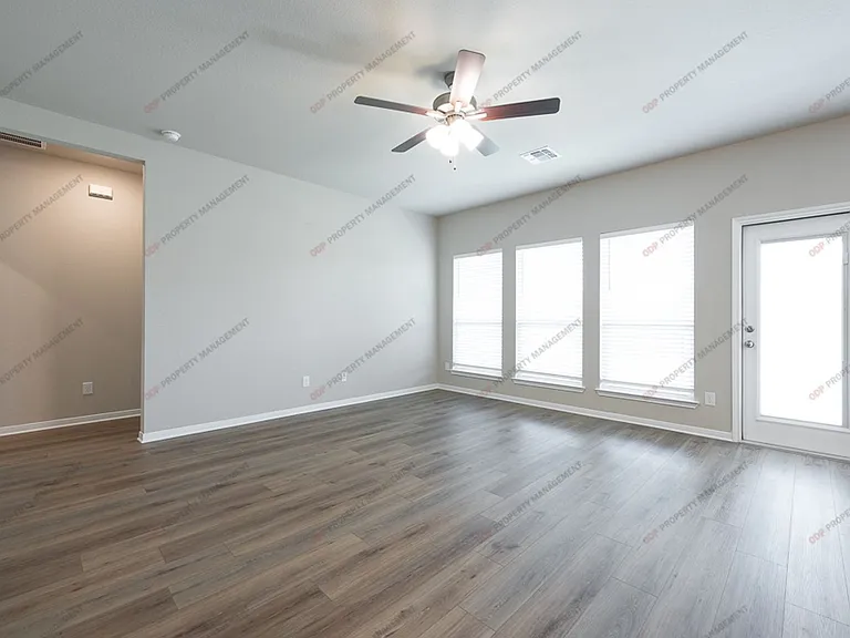 5305 Friars Loop — Photo 10