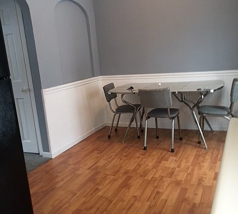 4th image of 950 Eleanor St NE