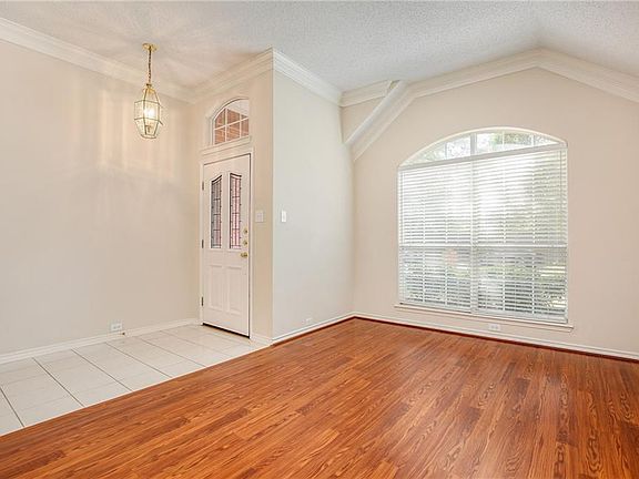 4th image of 6924 Burr Oak Dr