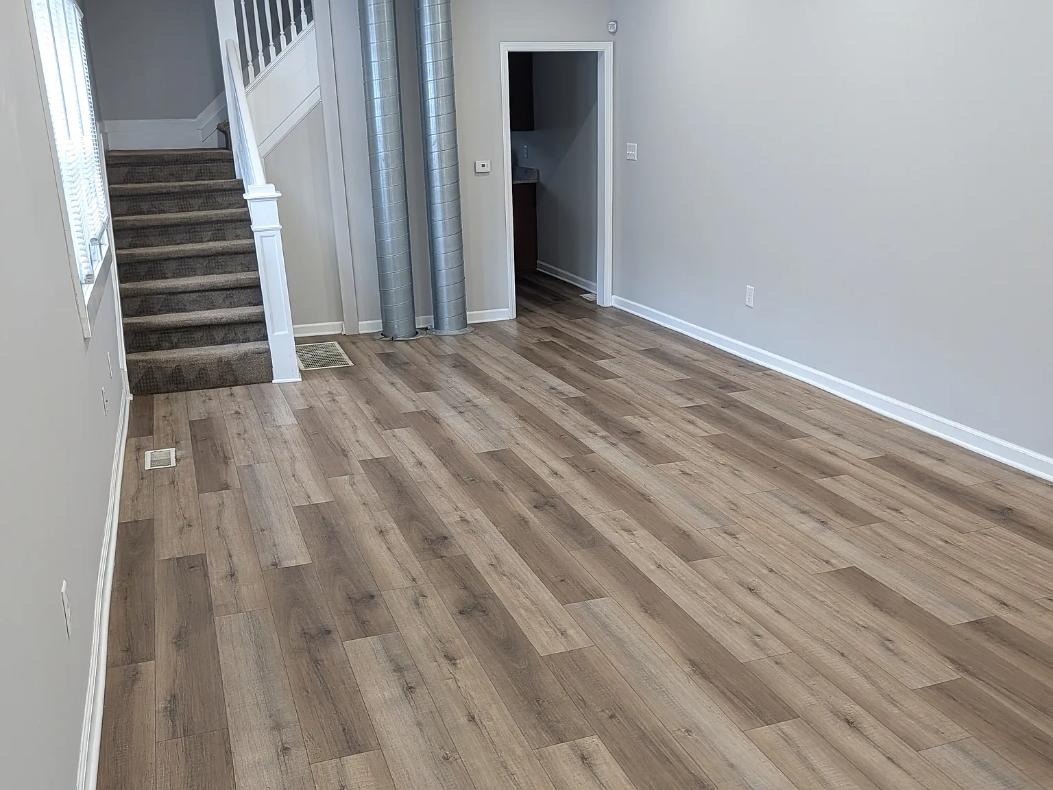 2238 Kenwood Ave — Photo 2