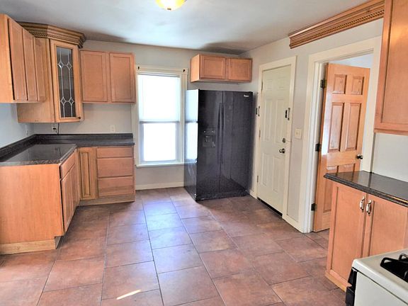 5th image of 2933 N 6th St APT 2