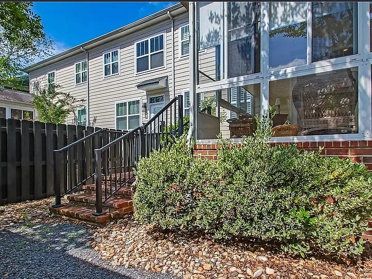 220 Village Grn — Photo 9