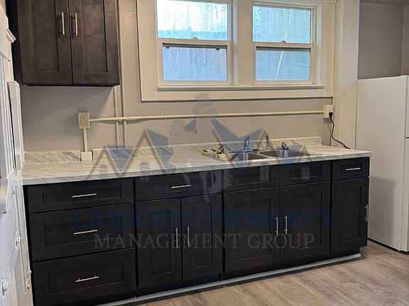 3rd image of 511 1/2 Lewis St