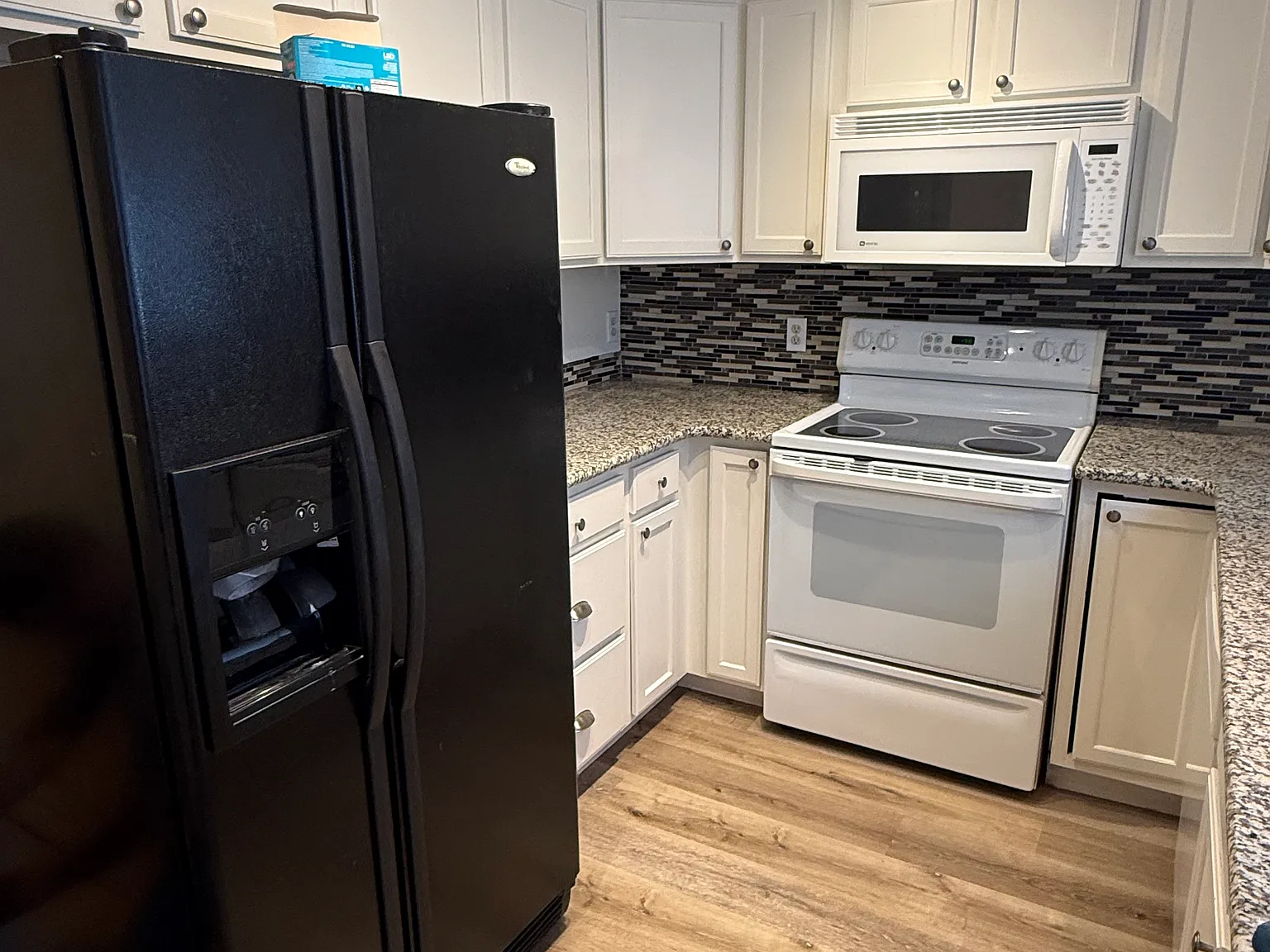 2 bed, 2.5 bath, 1038 sqft, $1,750 — Photo 2