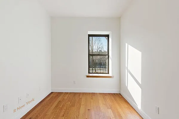 Rented by R New York | media 12