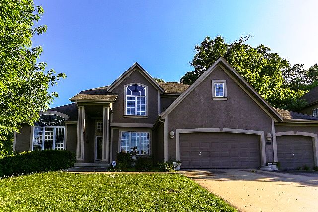 1st image of 529 NE Emerald Dr