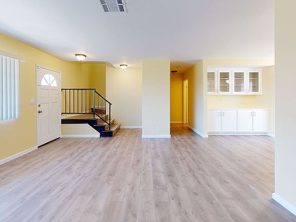 5th image of 1360 W 139th St Unit B