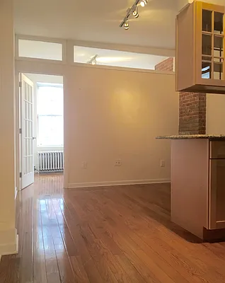 Rented by Urban Real Estate Property Group Inc | media 6