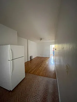 Rented by Greenrock Management | media 12