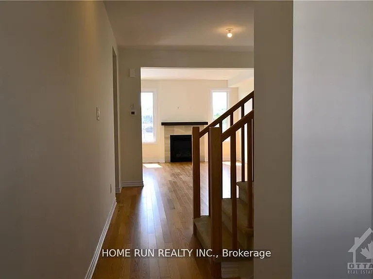 286 Turnbuckle Cres — Photo 3