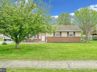207 Lena Dr, York, PA 17408