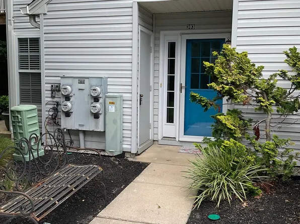 303 Quail Rd, Marlton, NJ 08053
