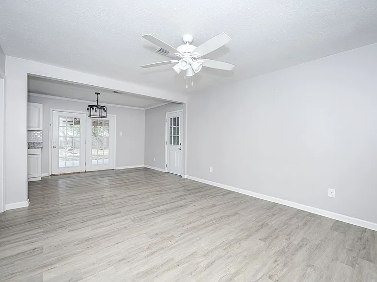 201 Audrey Cir — Photo 9