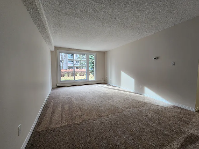 5045 Whitemud Rd NW — Photo 17