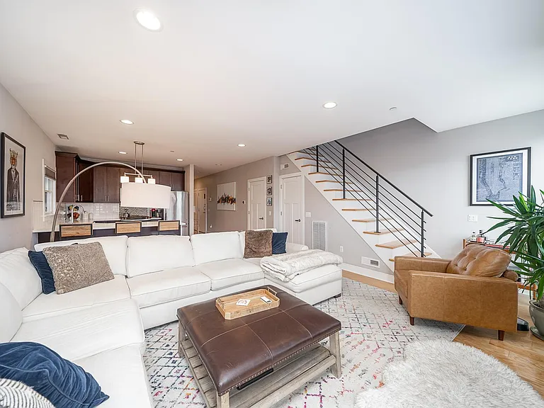 29 Ravine Ave #2 — Photo 10