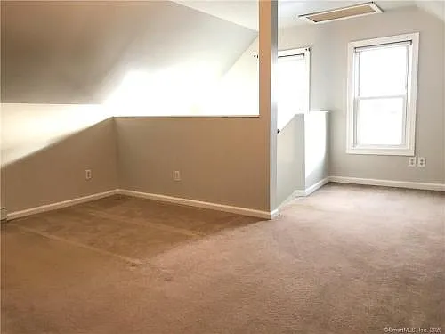 8 Lincoln St — Photo 3