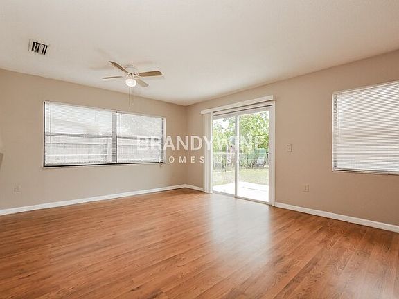 4th image of 812 Forester Ave