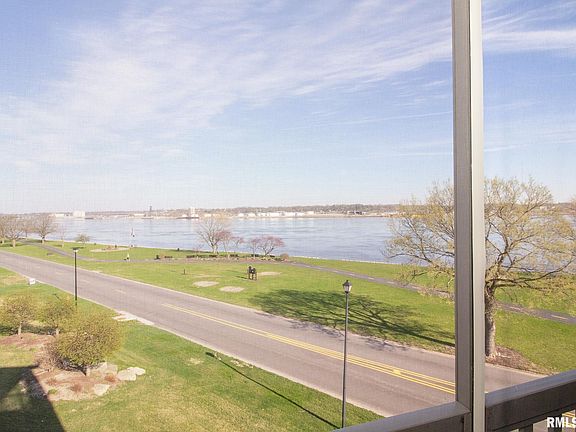 2nd image of 4024 River Dr #3C