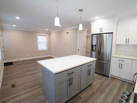 4th image of 5249 N Melvina Ave