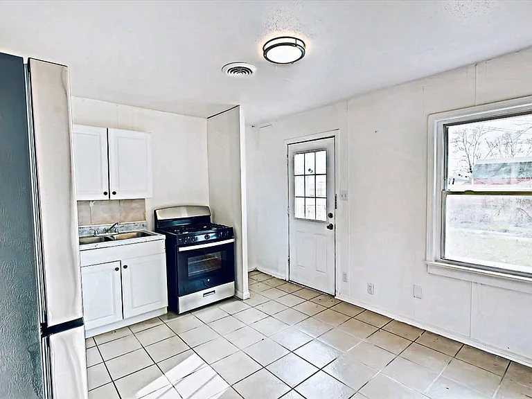 Saint Monica Dr — Photo 10