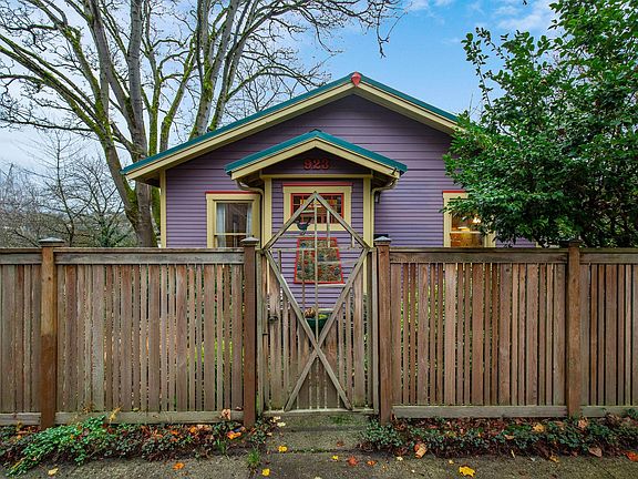 In the heart of central Seattle, walk to shopping, Downtown, Capitol Hill or the I.D.