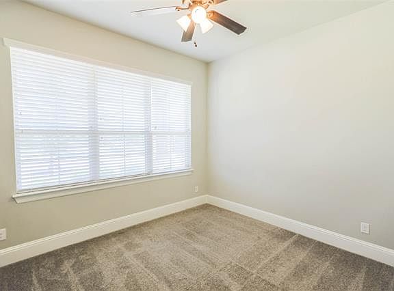 4th image of 2703 Point Vista Dr