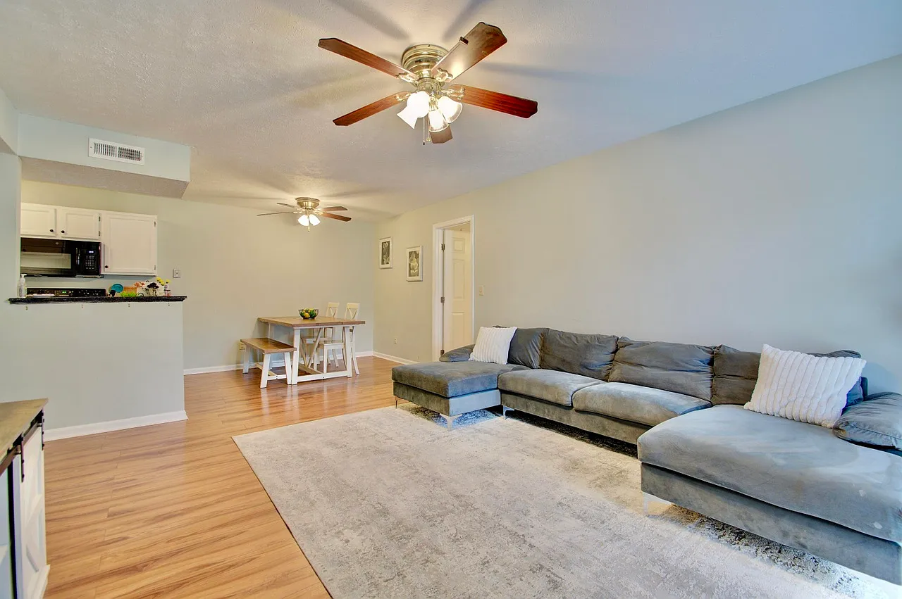 2 bed, 960 sqft, $1,400 — Photo 4