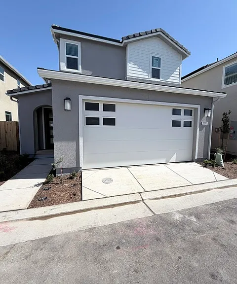 1521 Vintage Ave — Photo 1