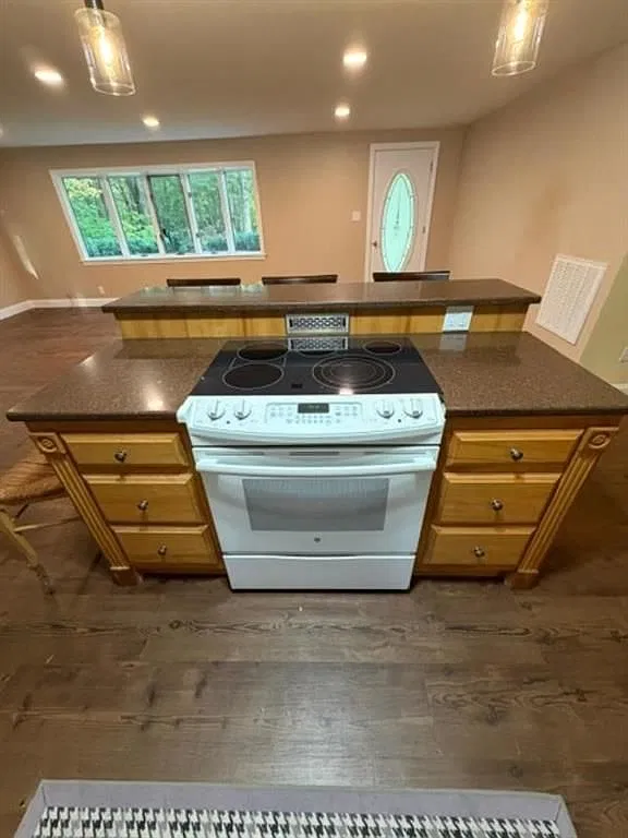 3 bed, 2.0 bath, 1490 sqft, $2,000 — Photo 3