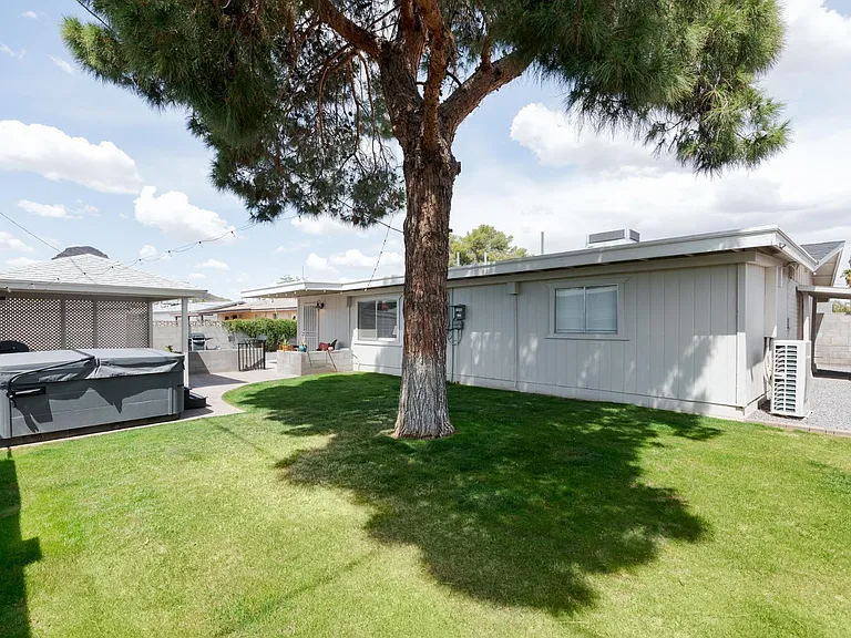 2237 E Hillery Dr — Photo 21