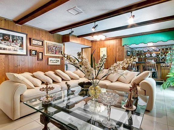 5th image of 11094 Paradela St