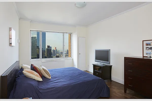 Rented by Compass | media 10