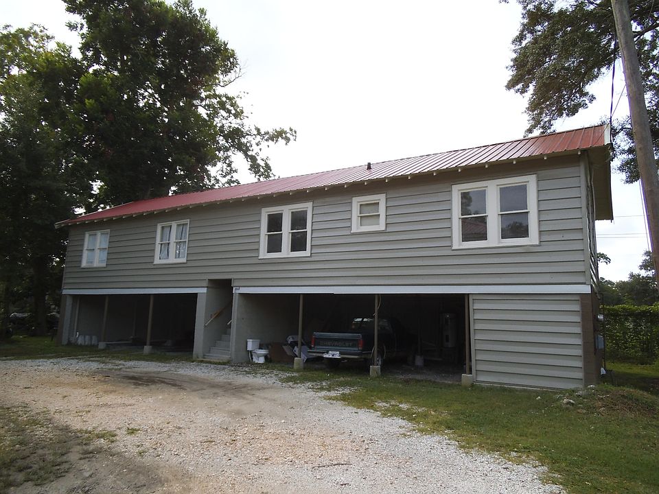 GARAGE APT 2 BEDRIIM APTS