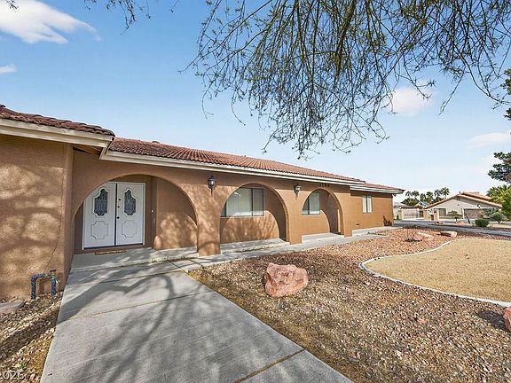 2nd image of 3189 Casanova Cir