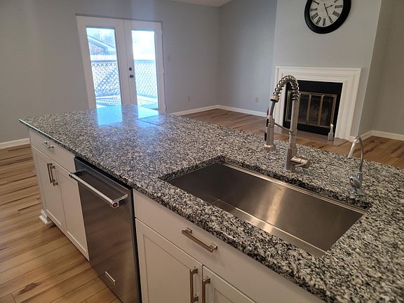 3rd image of 1412 Willow Crossing Dr