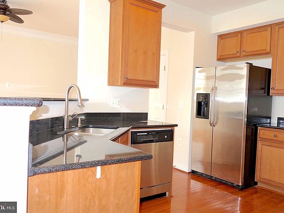5th image of 2507 Einstein St #223