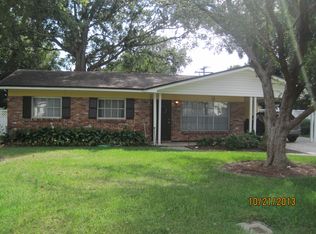 930 W Cimmeron Dr, Tampa, FL 33603