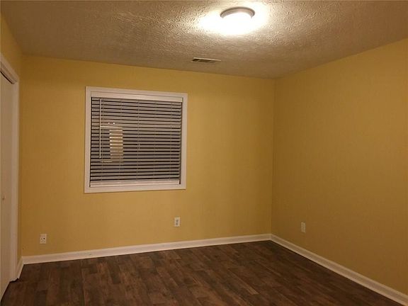 5th image of 966 Amberly Dr APT A