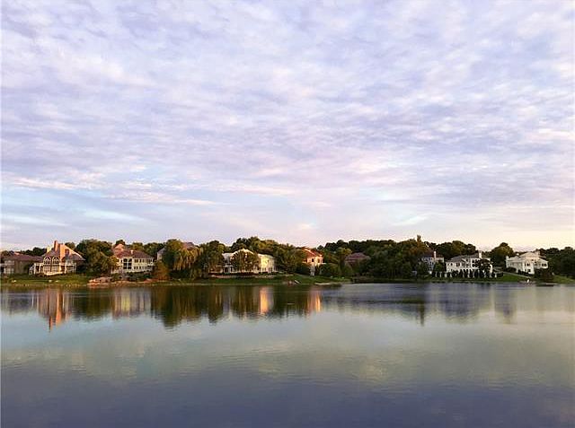 1st image of 605 NE Shoreline Dr