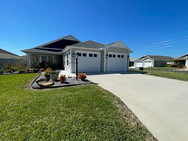 3 bed, 2.0 bath, 1647 sqft, $2,635 — Photo 1