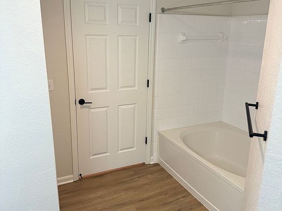 5th image of 2801 Chancellorsville Dr APT 311