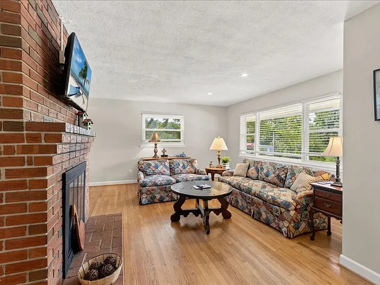 549 N Country Club Rd — Photo 3