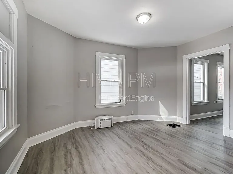 1758 Brewster Ave — Photo 5
