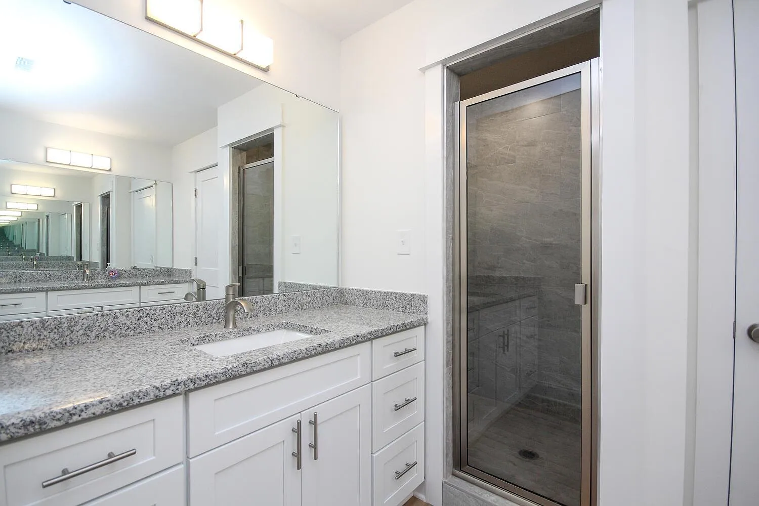 3 bed, 2.5 bath, 1757 sqft, $2,065 — Photo 2